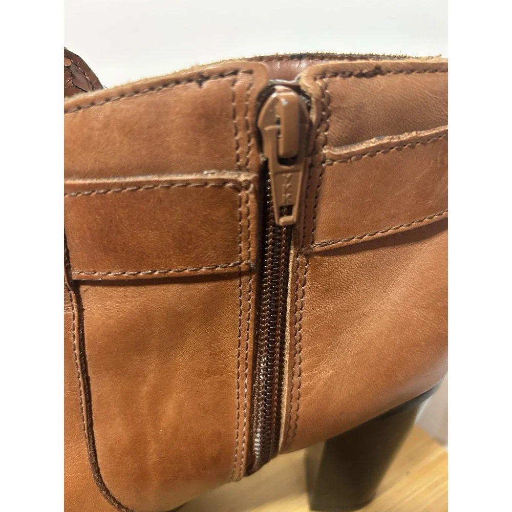 Liz Claiborne Tan Brown Leather 3.5